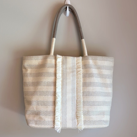 Stella & Dot Handbags - Stella and Dot Cay Tote Bag